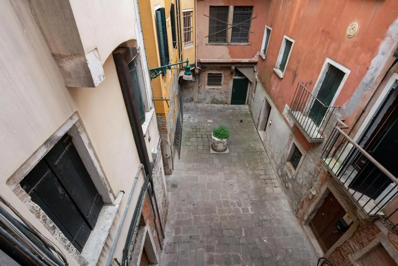 Ve.N.I.Ce. Cera Ca' De La Mandola Apartment Venice Italy